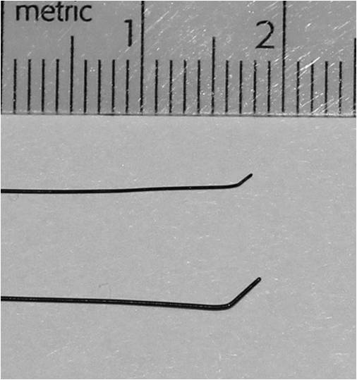 Fig. 1. Tip shaping. 전형적인 CTO bend (위) 와 non-CTO 시술에 사용되는 전형적인 workhorse wire의 tip (아래) (Rinfret R. Percutaneous Intervention for Coronary Chronic Total Occlusion. Springer;2016)