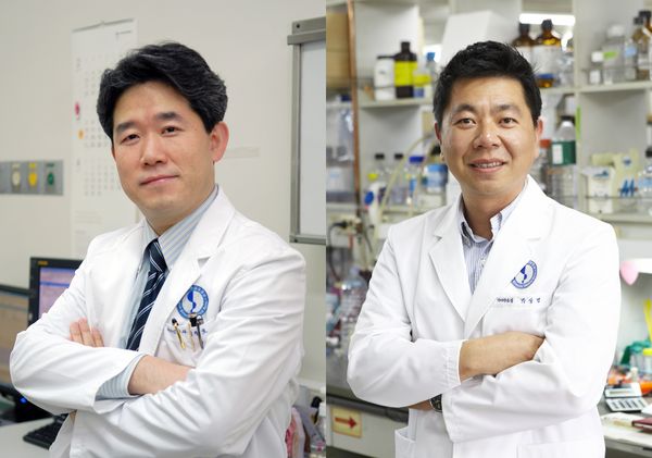 사진설명 - (좌측부터, 아주대의료원 김철호 첨단의학연구원 부원장, 약리학교실 박상면 교수)