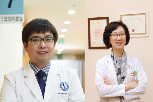 사진 - (좌측부터)아주대병원 방사선종양학과 허재성 임상강사, 전미선 교수