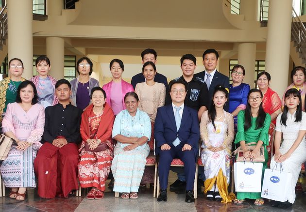 ▲ 동아쏘시오홀딩스, 미얀마 약대생들에게 약학 강의 실시 및 장학금 지급