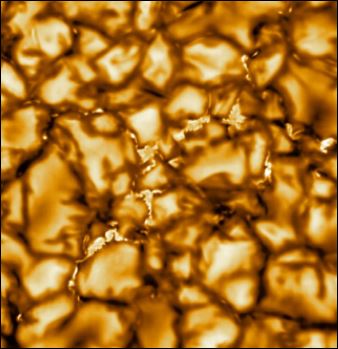 지난 1.29 미국 국립과학재단(NSF)은 하와이에 새롭게 설치한 ‘대니얼 K 이노우에’ 태양망원경(DKIST)을 통해 촬영한 태양표면 사진이다. 안의 밝은 면은 태양을 뒤덮고 있는 플라스마(이온화 기체)가 치솟은 부분이다. 어두운 면은 플라스마의 열이 식으면서 검게 변한 부분이다. [사진 제공/미국 국립과학재단]