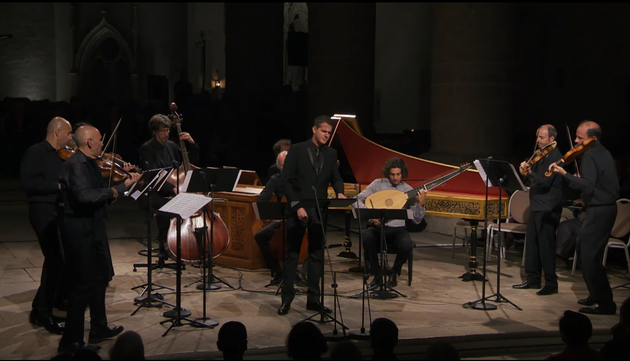 카운터테너 Philippe Jaroussky와 Imaginarium Ensemble의 연주 스틸 컷악기 배치: 좌우 바로크 현악기들, 가운데 하프시코드와 테오르보
