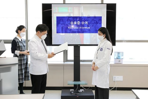 일산백병원이 2월 3일 병원 연구동 4층 회의실에서 라오스 경찰병원 의료인력 초청연수 수료식을 개최했다.
