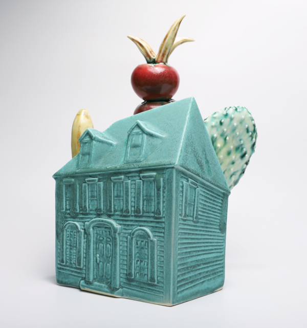 박은정, Tomato Tree House, Back , front side, Porcelain, 26x23x40cm, 2024 (앞)