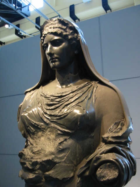 그림 2. 아그리피나의 동상