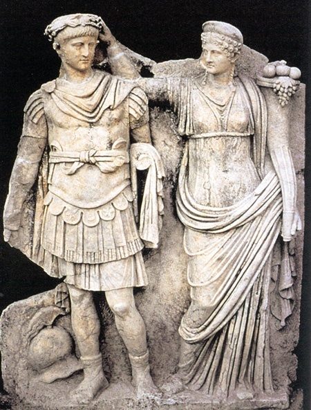 그림 3. 아그리피나와 아들 네로황제의 동상 (살해되기 전)